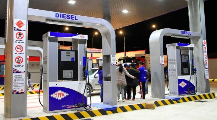 Diésel a Bs 18: ¿quiénes deben pagar el nuevo precio referencial? Estos son los tres grupos